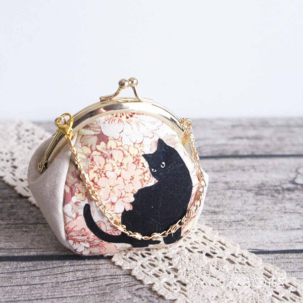 バッグチェーンがま口*黒猫と花畑×オレンジ*ハンドメイド