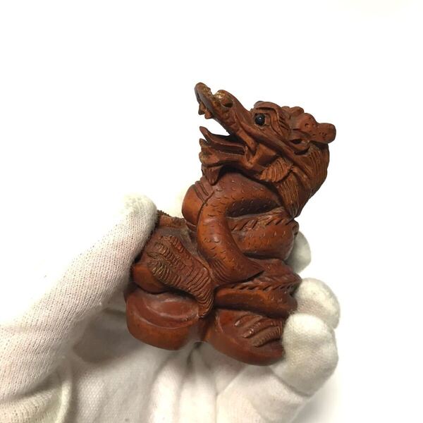 作家刻字 柘植 木彫り 龍 置物 / 彫刻 在銘 天然木 玉抱き龍 竜 提げ物 木彫 風水 金運 お守り 縁起物 開運 根付 ツゲ 黄楊 時代物 年代物
