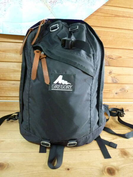 ★即決激安処分★送料無料★美品★旧ロゴ★永遠の定番★ GREGORY グレゴリー Day Pack 銀文字タグ 容量 22L