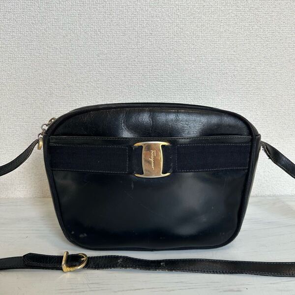 Salvatore Ferragamo サルヴァトーレフェラガモ レディース ショルダーバッグ ポシェット ヴァラリボン レザー ロゴ ゴールド金具 BA214183