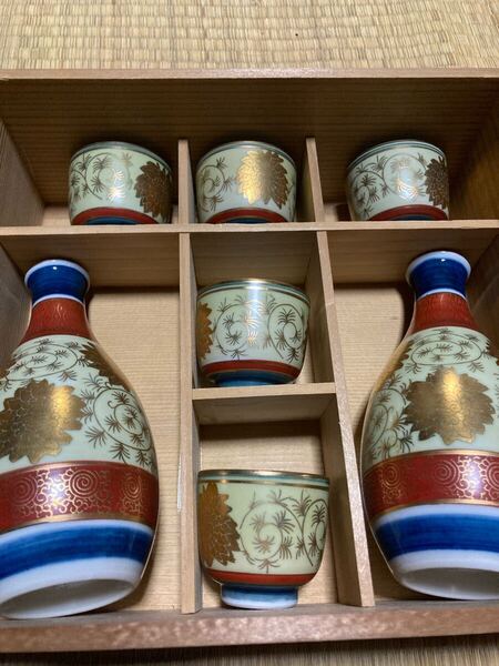 美品 九谷焼 金彩 洋山作 酒器セット 徳利2客 お猪口5客セット 木箱入り