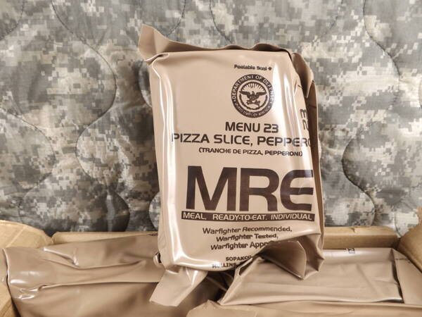 箱だし!MREレーション MENU-23 PIZZA ピザ 2024年4月検 米軍 ミリ飯 ミリメシ 戦闘糧食 非常食 備蓄 保存食 災害 防災バッグ 車中泊
