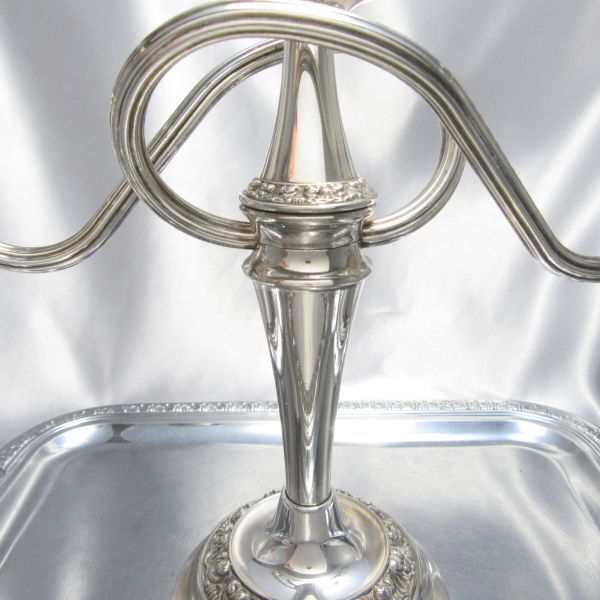 イギリス　アンティーク　薔薇モチーフのキャンドルスタンド トリプルホルダー 薔薇モチーフのキャンドルスタンド トリプルホルダー