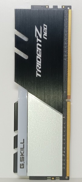 【新品同様/未使用品】DDR4-3600/PC4-28800/メモリ8GB×2/G.SKILL/Trident Z Neo/RGB発光/デスクトップ/F4-3600C18D-16GTZN