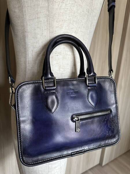 特注55万 Berluti UNJOUR GULLIVER Scrit Leather Bag ベルルッティ アンジュール ガリバー レザー バッグ ユートピアブルー 限定色 完売品