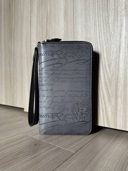 特注48万 Berluti TALI Scrit Leather Wallet ベルルッティ タリ オールインワン スクリットレザー 長財布 ライトアルミニオ 限定色 完売