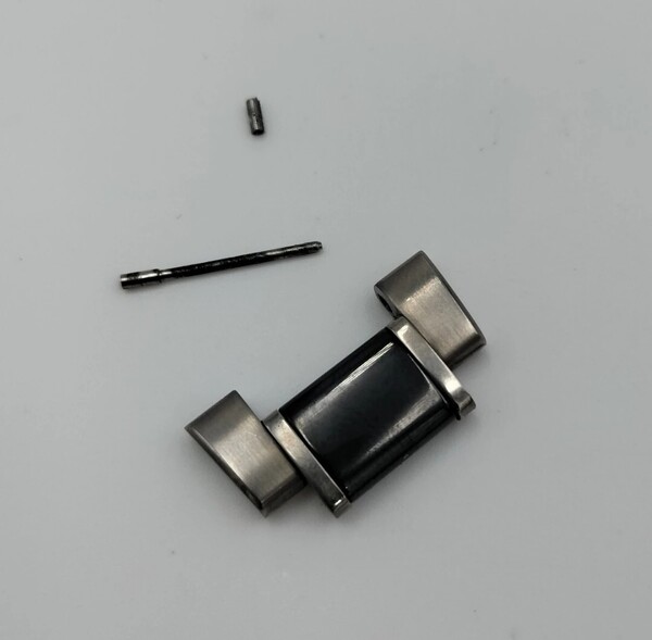 【中古品】 腕時計 部品 セイコー アストロン 7X52-0AF0 ベルトの3コマ目 3段目 Cピン付き