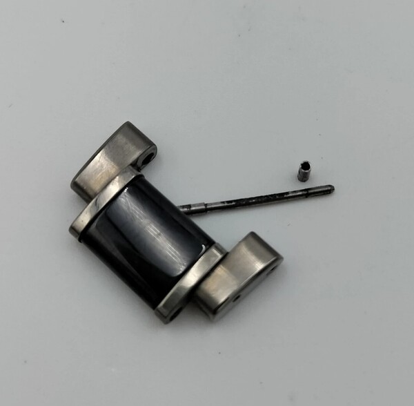 【中古品】 腕時計 部品 セイコー アストロン 7X52-0AF0 ベルトの4コマ目 4段目 Cピン付き