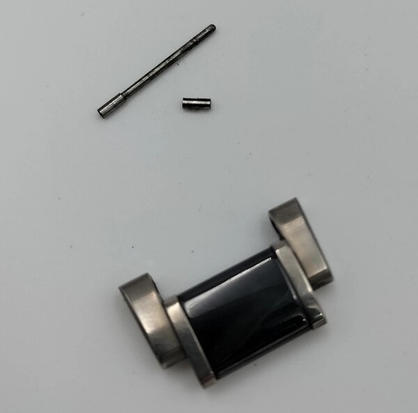 【中古品】 腕時計 部品 セイコー アストロン 7X52-0AF0 ベルトの5コマ目 5段目 Cピン付き