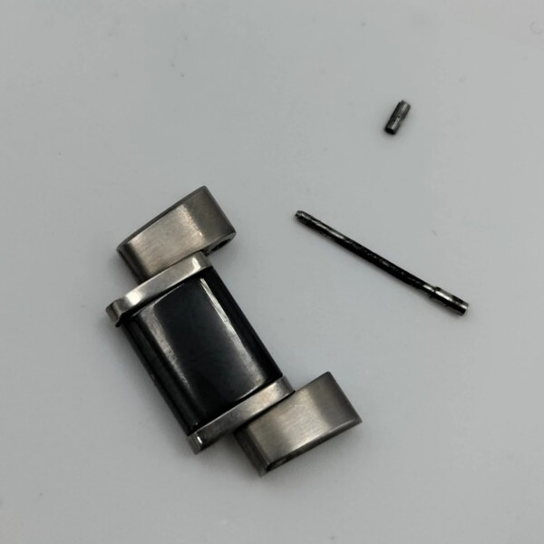 【中古品】 腕時計 部品 セイコー アストロン 7X52-0AF0 ベルトの2コマ目 2段目 Cピン付き