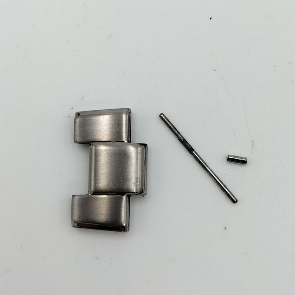 【中古品】 腕時計 部品 シチズン アテッサ H110-T011331 ベルトの2コマ目 2段目 接続用のピン付き