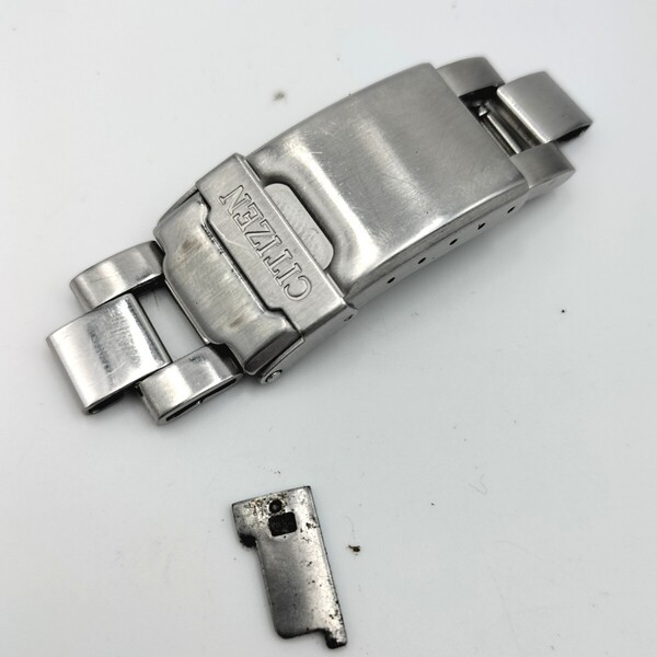 【中古品】腕時計 部品 シチズン 0510-K16024 バックル 中留め クラスプ 尾錠 ベルト バンド ストラップ