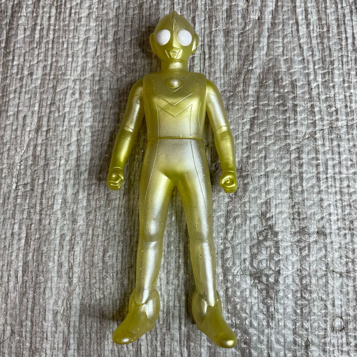 目とカラータイマーが発光 ソフビ「ウルトラマン」Bタイプ: J