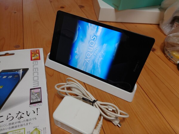SH-08E AQUOS Pad シャープ7インチタブレット 卓上フルセグテレビ アンドロイド4.2