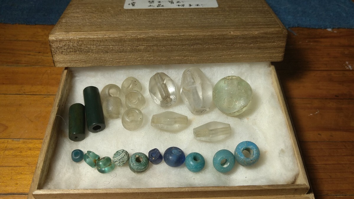 古墳時代 水晶製管玉 切子玉 ガラス玉 勾玉 土器 石器 勾玉 仏像