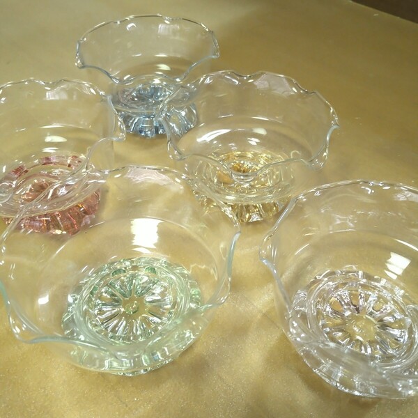 ☆レトロなガラスの器☆ 5点セット 食器 カップ かき氷 アイスクリーム パフェ 喫茶店 カフェ デザートグラス 昭和レトロ