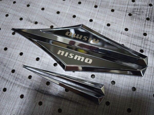 ニスモ フロントフェンダー エンブレム 4P■セレナ ノート/オーラ キックス スカイライン GT-R エルグランド デイズ リーフ エクストレイル