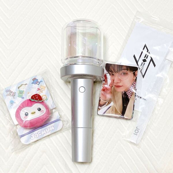 【公式】JO1 OFFICIAL LIGHT STICK Ver.2 ペンライト トレカ JOCHUM ジェオチャム ぽぽ ヘアゴム サンリオ【美品】
