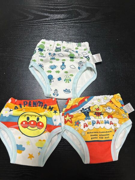 アンパンマン新品薄めで小さめのトレーニングパンツ3層タイプサイズ80
