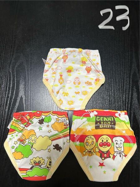 アンパンマン新品薄めで小さめのトレーニングパンツ3層タイプサイズ80