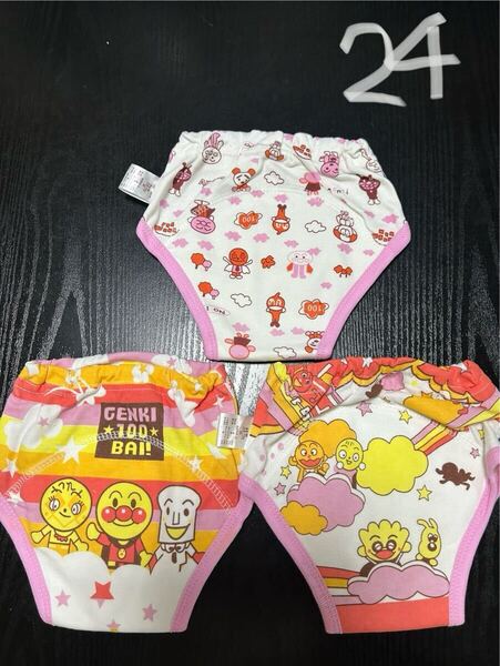 アンパンマン新品薄めで小さめのトレーニングパンツ3層タイプサイズ90