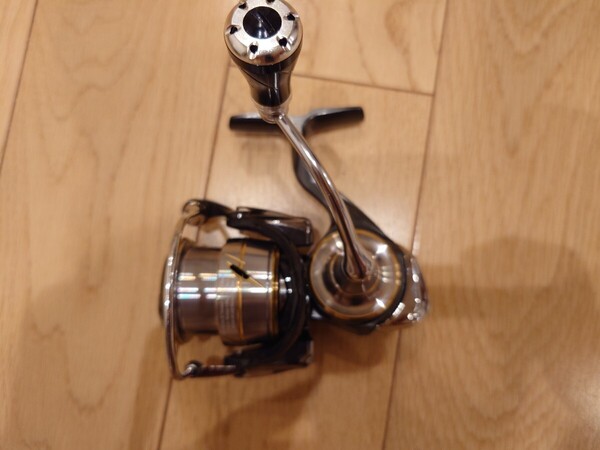 回転良好送料込み ダイワ DAIWA 20ルビアス LT2500S-DH シングルハンドル仕様 ゴメクサス アルミノブ