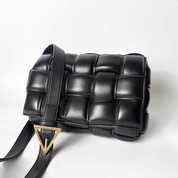 ボッテガヴェネタ マキシイントレチャート パデッド カセット ショルダーバッグ