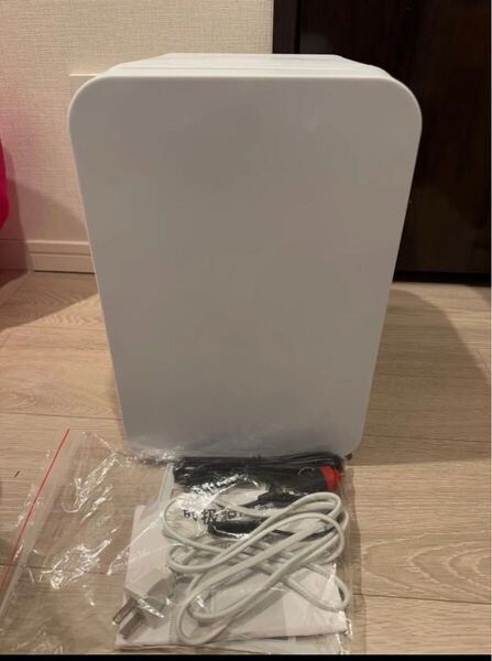 ジャンク品 小型冷蔵庫 8L 室内車載両用 【保冷・温蔵】ミニ冷蔵庫 超軽量 ポータブル