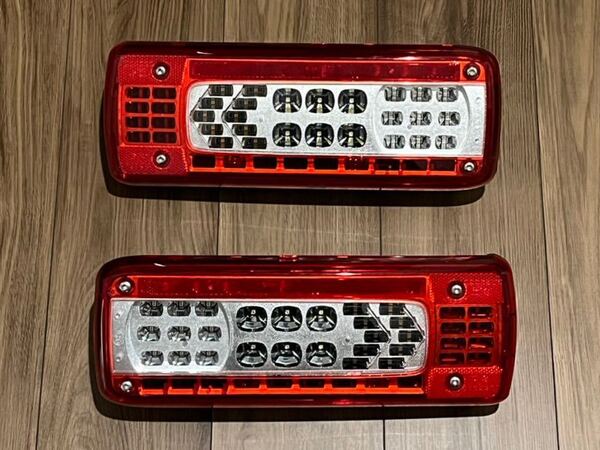 ★送料無料★ UD クオン 純正テールランプ 新車外し ボルボ LED テール テールライト テールランプ 左右セット