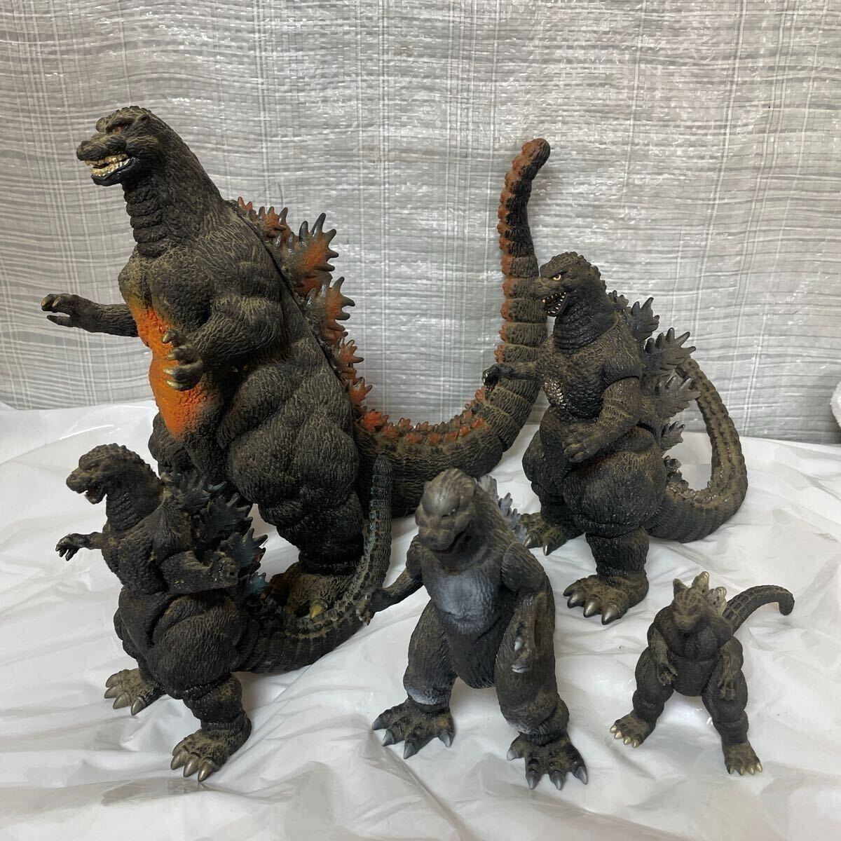ゴジラ 怪獣 ソフビ フィギュア まとめ売り 13体 - メルカリ