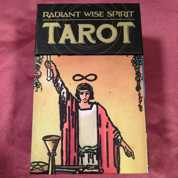 RADIANT WISE SPIRIT TAROT ラディアントワイズスピリットタロット 5カ国語版解説書付き