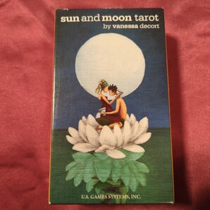 Sun and Moon Tarot サンアンドムーンタロット 英語版解説書付き