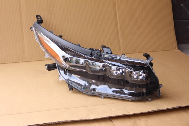 プリウス　ヘッドライト　L 送料込 即決 プリウス ZVW30 後期 HID 左 ヘッドランプ ライト