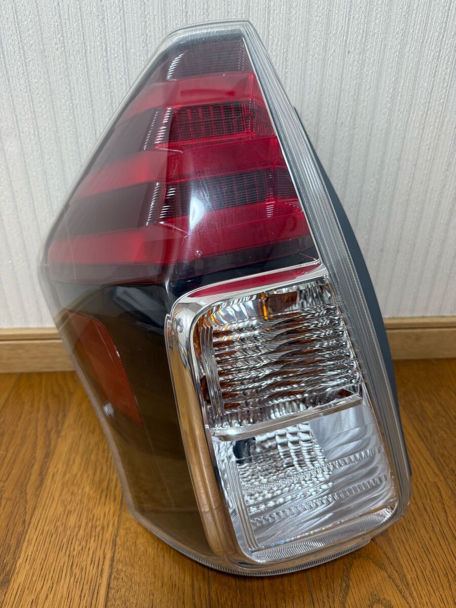 プリウスα 前期純正テールライト左側美品右JUNK
