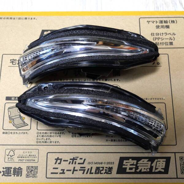 KOITO 42-71 A045053トヨタ純正部品 80ノア・ヴォクシー・エスクァイア ハリアー60 80 ドアミラー ウィンカー ターンランプ左右 中古