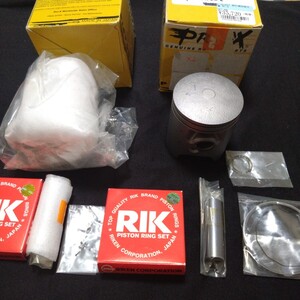 R1Z プロックス新品ピストンセット