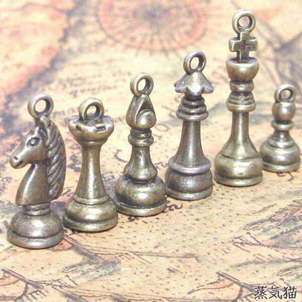 c1120 チェスのチャーム金古美6種【駒セット ナイト クイーン キング ゲーム ピアス 材料ハンドメイド アクセサリー素材】蒸気猫パーツ