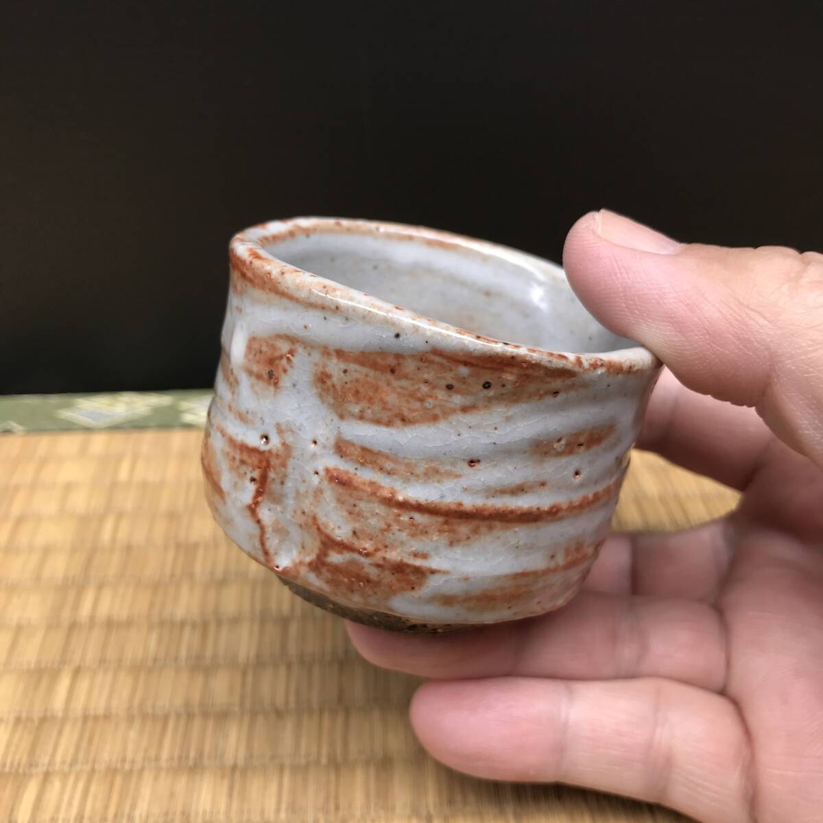 掌の骨董71. 鼠志野立ぐい飲み | 掌（てのひら）の骨董