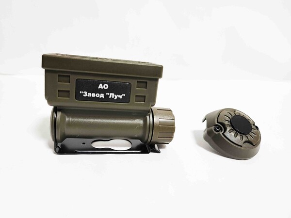 ロシア軍 実物 ヘルメット用 6E2 ライト 新品未使用