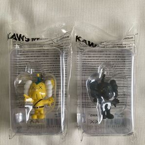 公式 KAWS JPP キーホルダー 2個セット カウズ フィギュア キーチェーン ピーポ君 未開封