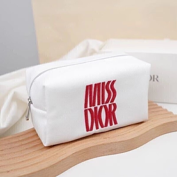 ディオール MISSDIOR ノベルティ ポーチ 小物入れ ホワイト メイクポーチ 刺繍 ロゴ 非売品新品未使用品