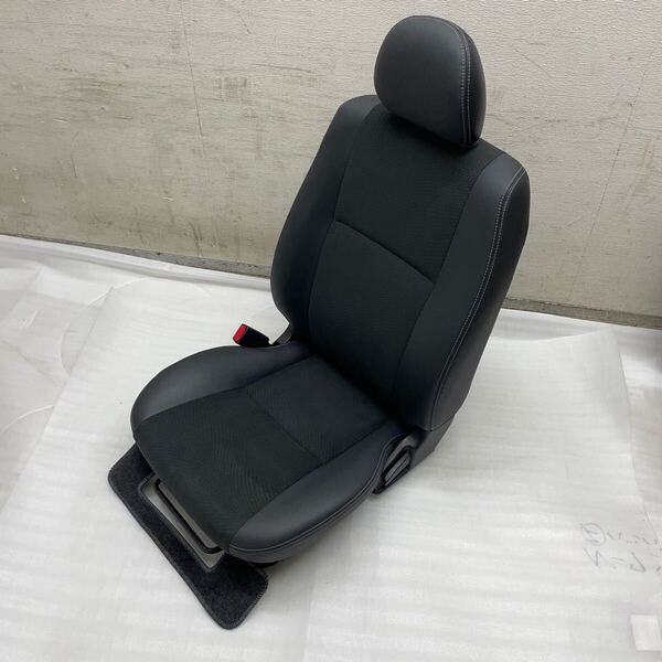 新車外し.美品☆トヨタ純正☆200系ハイエース☆ダークプライムⅡ☆純正ハーフレザー 助手席シート☆1〜8型☆シートベルトバックル付き