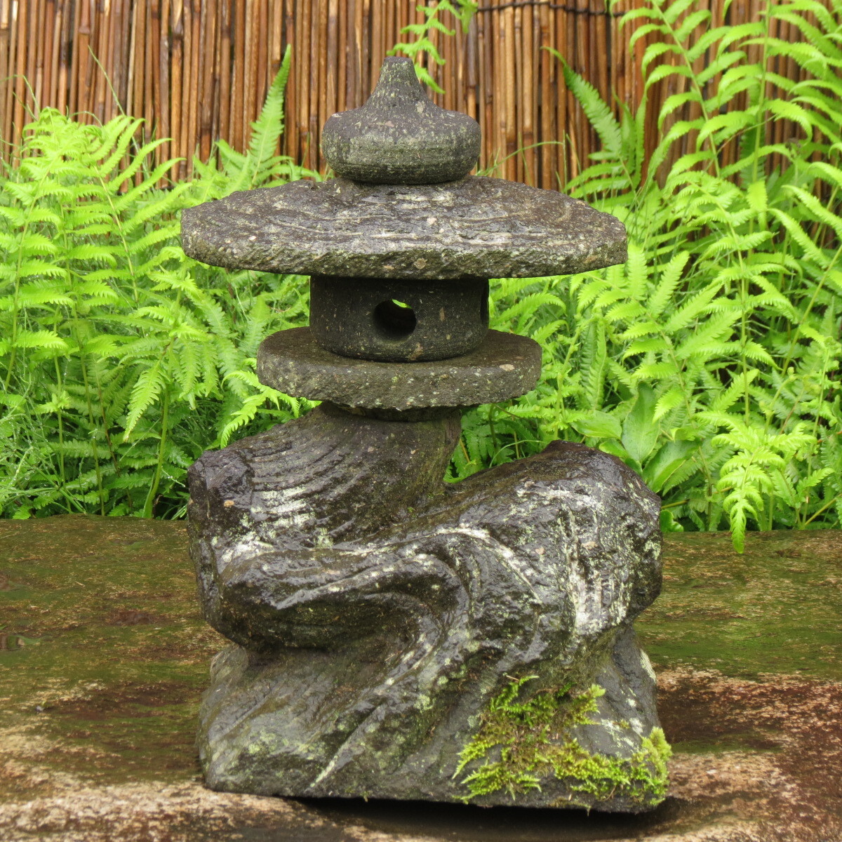 天然自然石灯篭・山灯篭・オブジェ・庭石・ガーデニング 自然型灯篭 灯篭 天然石 盆栽 灯籠 石灯篭 庭園置物 高さ63cm