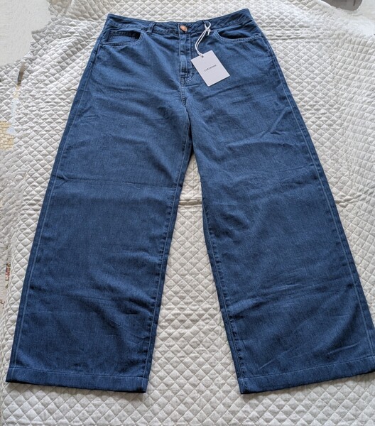 <匿名配送>【今季物・新品・裾上げ済】23区 夏用ライトダンガリー ワイドパンツ ★サイス46★股下67センチ★オンワード樫山