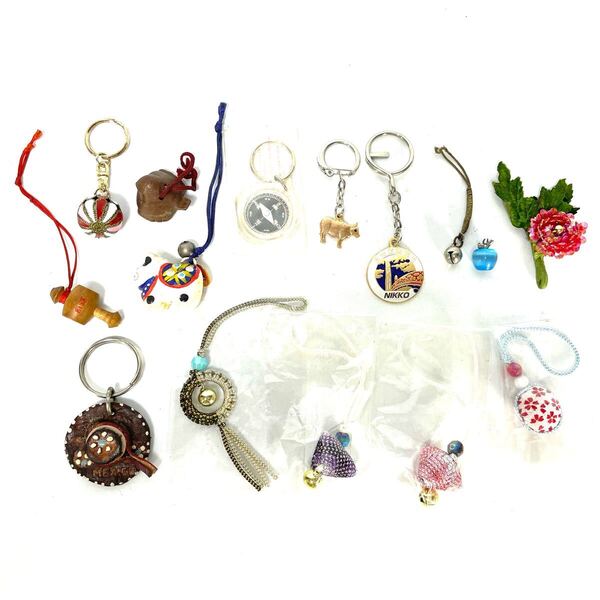【未使用あり ジャンクあり】遺品整理品 遺品整理 キーホルダー キーリング ストラップ 飾り 土産 お土産 お守り 御守り まとめ売り セット