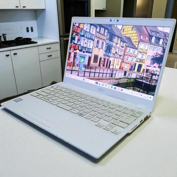 富士通 LIFEBOOK UH75/C3 ノートパソコン windows11 第8世代i7 Core i7-8565U SSD256GB メモリ8GB 13インチ(解像度1920×1080)