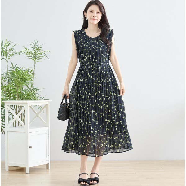 新品☆ワンピース M〜L ノースリーブ プリーツ リーフ柄 ロング レディース きれいめ 上品 オシャレ 夏/ブラック 黒/N82-293A