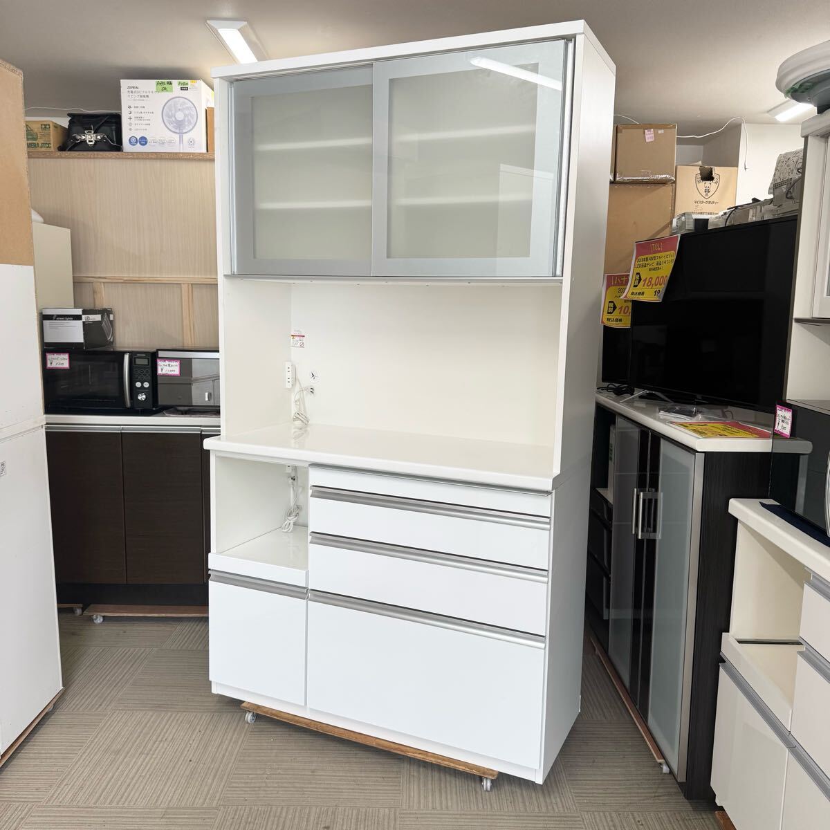 R094 高級 松田家具 キッチンボード、食器棚、幅117cm Used・美品 R094 高級 松田家具 キッチンボード、食器棚、幅117cm Used・美