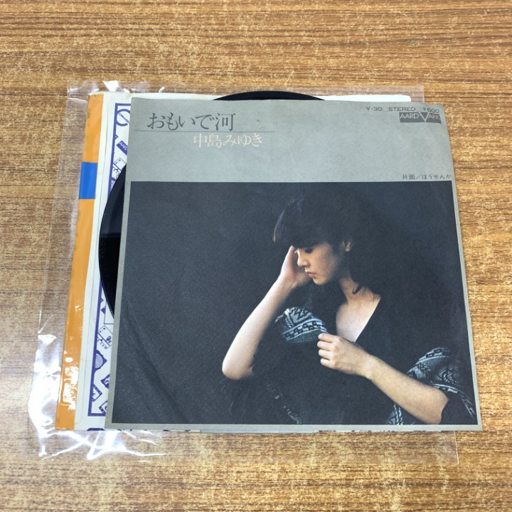 貴重！！中島みゆき「おもいで河／ほうせんか」直筆サイン入りEPレコード EPレコード/中島みゆき［おもいで河/ほうせんか］［ひとり上手