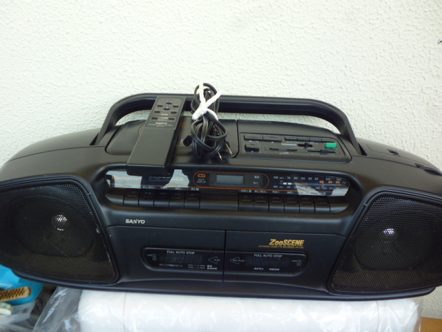 サンヨーCDラジオ Wカセット PH-Z60 CD.ラジオ.カセット右側正常